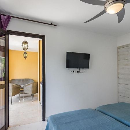 Amazing 3 Bedroom Apartment On The First Line Of The Best Las Americas Beach, Air Conditioner And Terrace Ocean View Playa de las Américas Kültér fotó