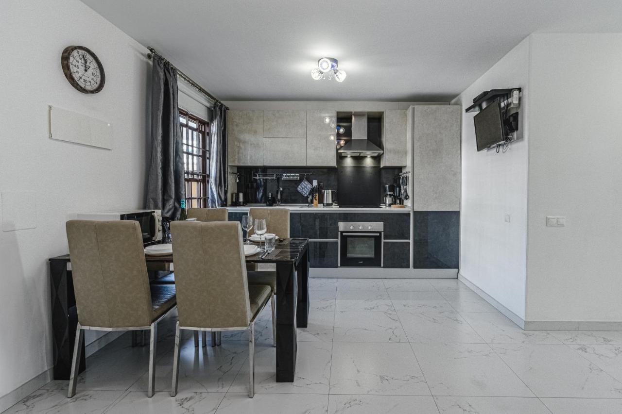 Amazing 3 Bedroom Apartment On The First Line Of The Best Las Americas Beach, Air Conditioner And Terrace Ocean View Playa de las Américas Kültér fotó