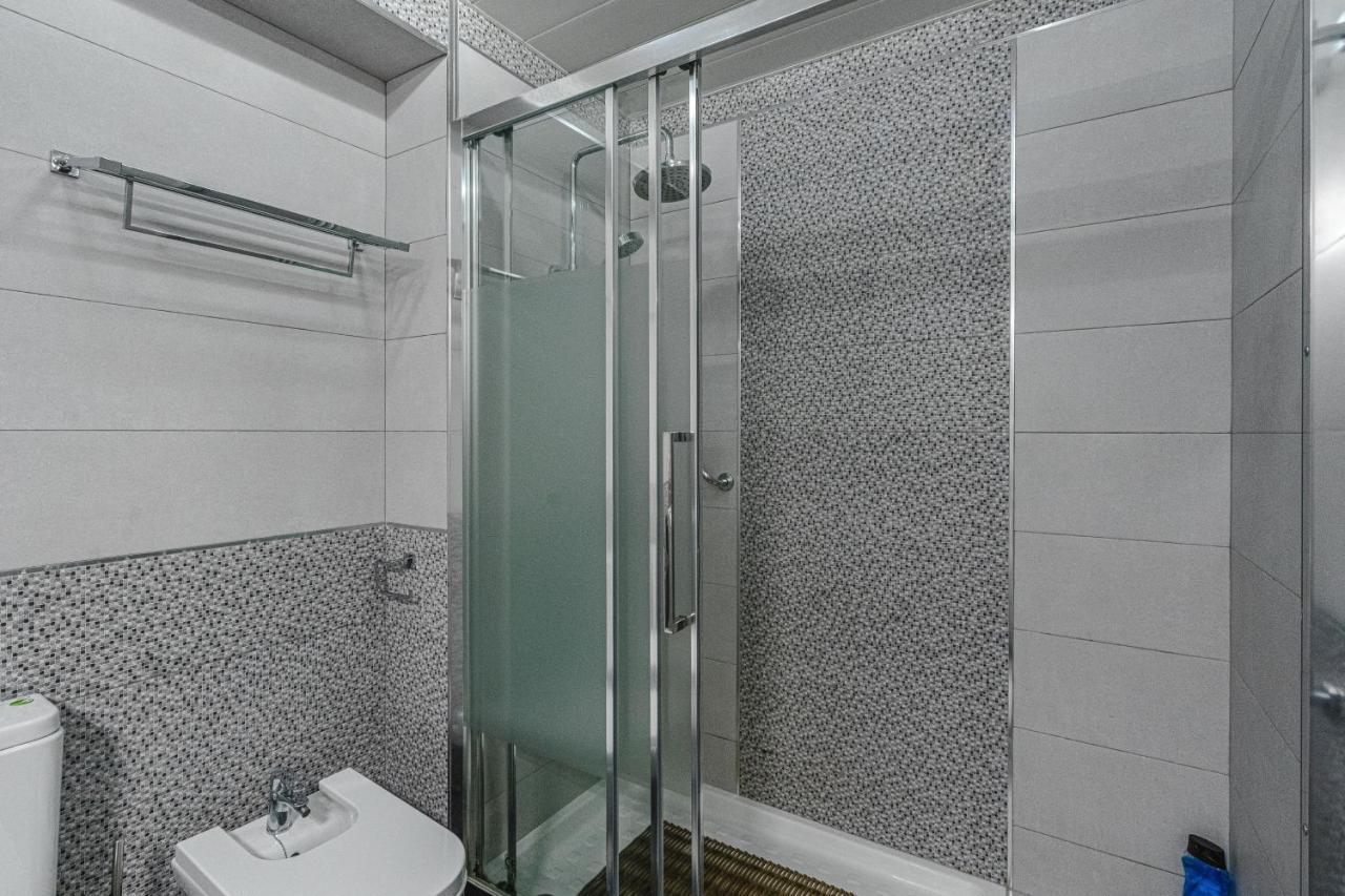 Amazing 3 Bedroom Apartment On The First Line Of The Best Las Americas Beach, Air Conditioner And Terrace Ocean View Playa de las Américas Kültér fotó