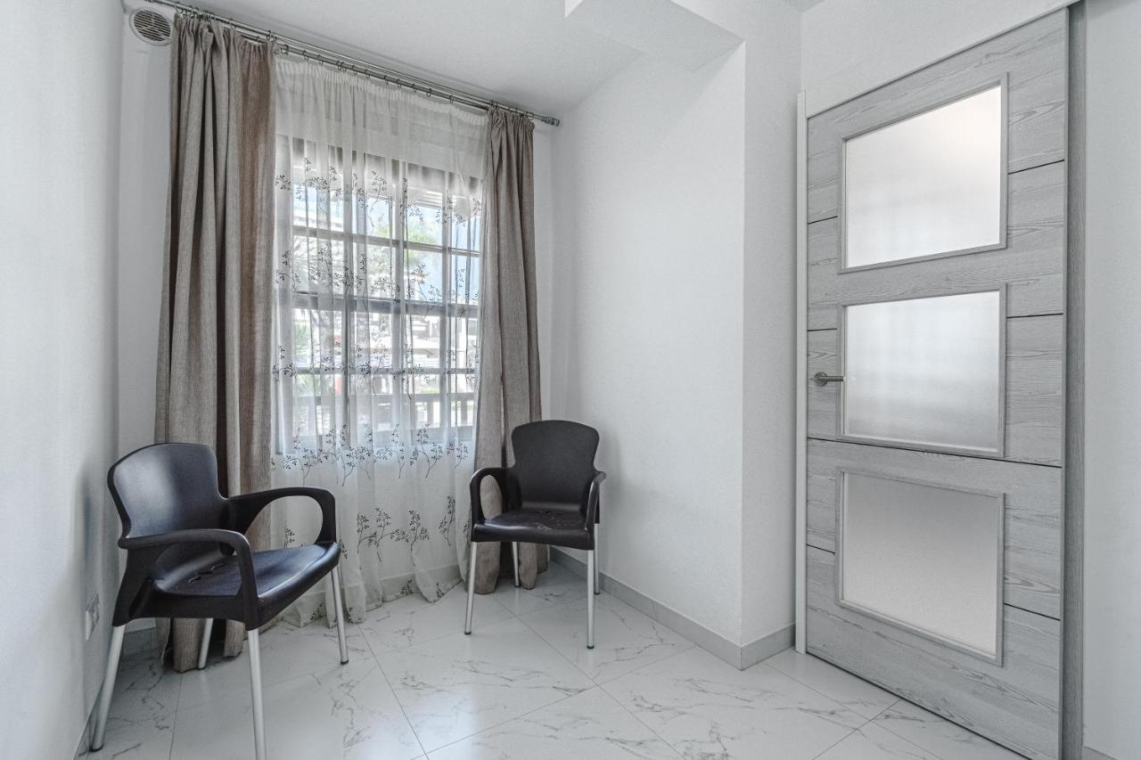 Amazing 3 Bedroom Apartment On The First Line Of The Best Las Americas Beach, Air Conditioner And Terrace Ocean View Playa de las Américas Kültér fotó