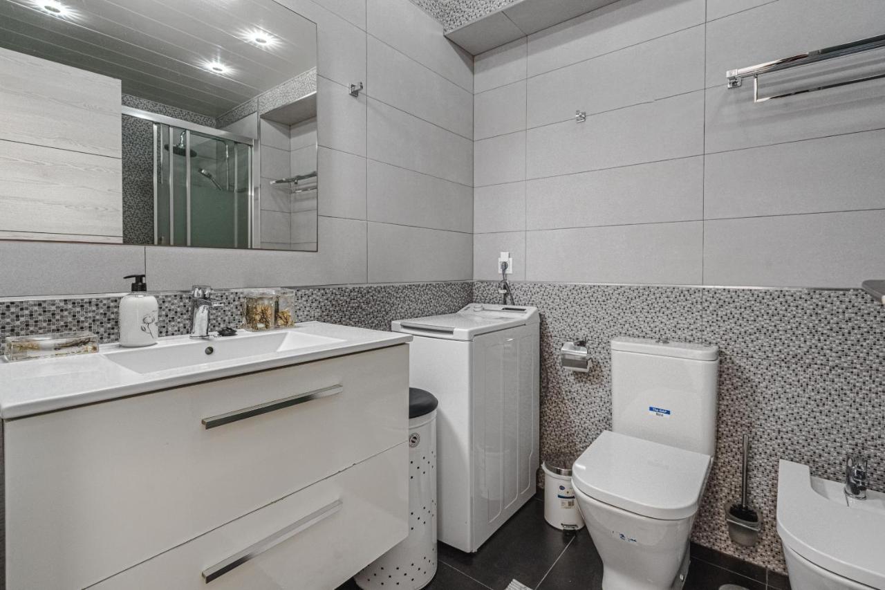 Amazing 3 Bedroom Apartment On The First Line Of The Best Las Americas Beach, Air Conditioner And Terrace Ocean View Playa de las Américas Kültér fotó