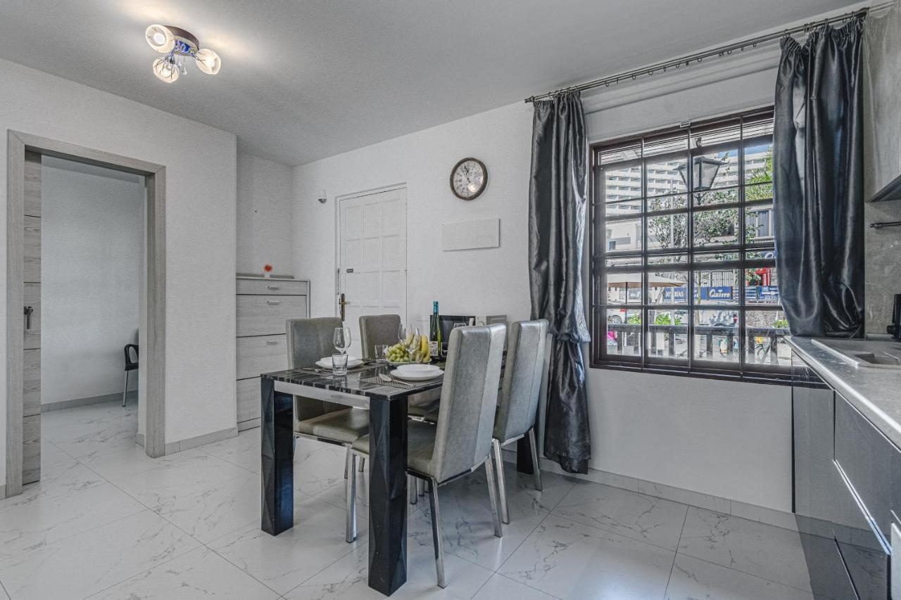 Amazing 3 Bedroom Apartment On The First Line Of The Best Las Americas Beach, Air Conditioner And Terrace Ocean View Playa de las Américas Kültér fotó