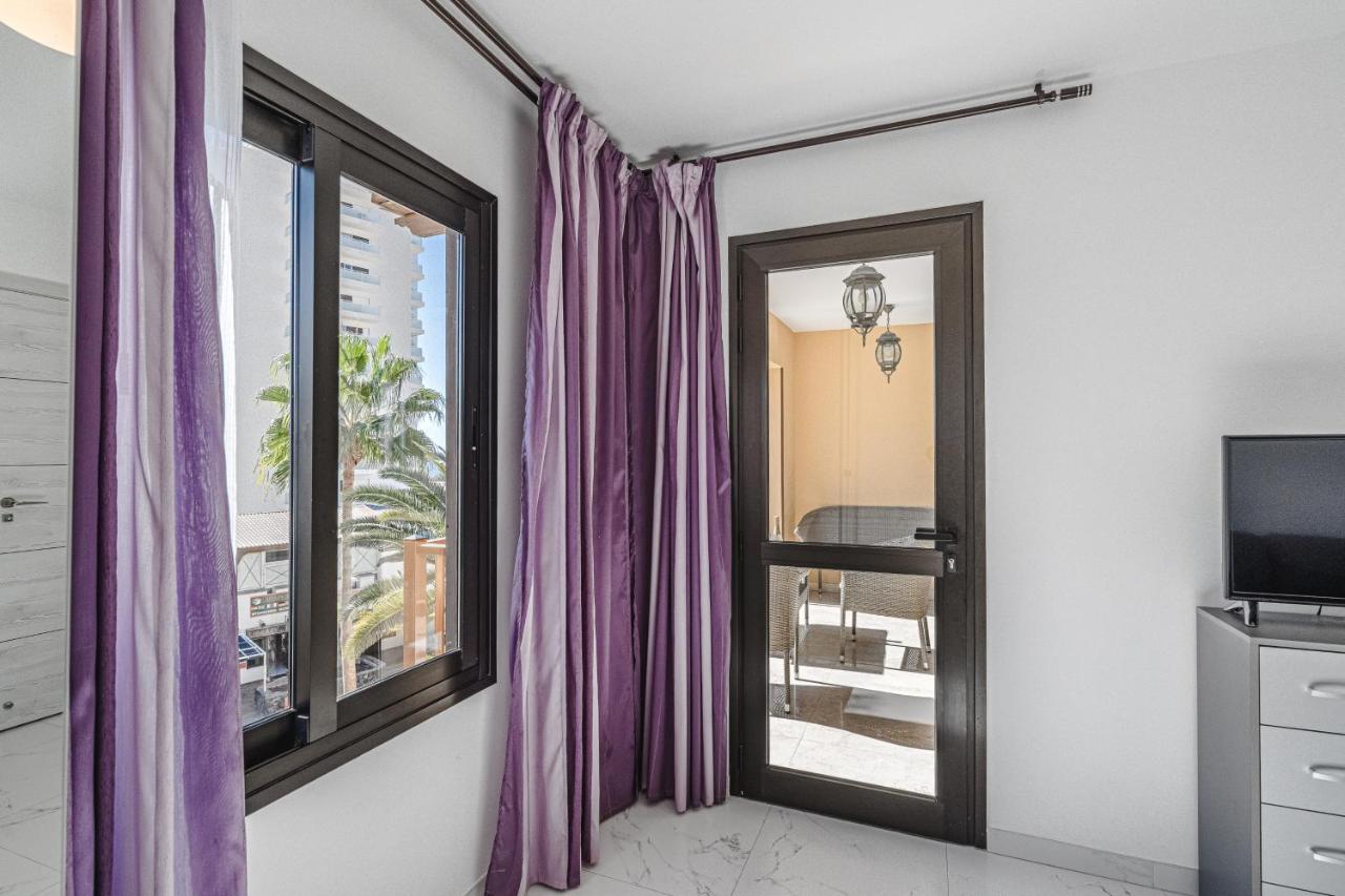 Amazing 3 Bedroom Apartment On The First Line Of The Best Las Americas Beach, Air Conditioner And Terrace Ocean View Playa de las Américas Kültér fotó